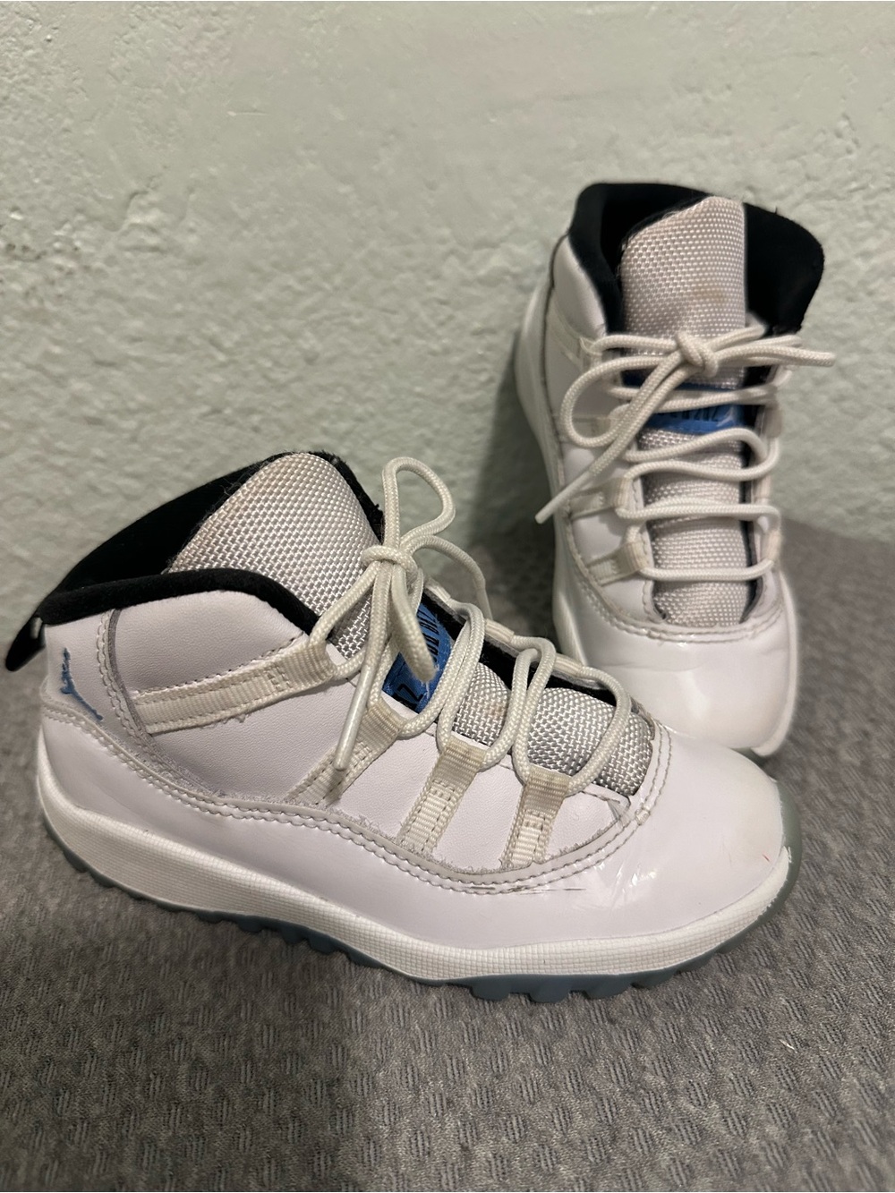 Jordan Retro 11 Low Legend Blue Toddler Size 10C White  Sneakers